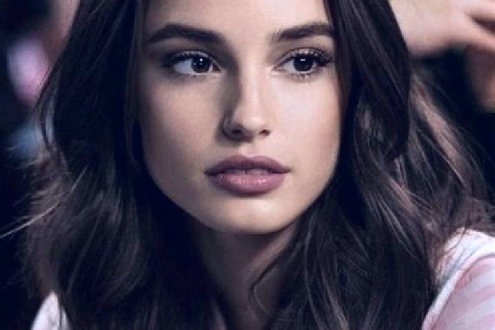 Ella, 36, a brunette brown-eyed slavic companion based in Casoria. Offering Travel Companion, Striptease, Domination, BDSM. Available for incall and outcall,...