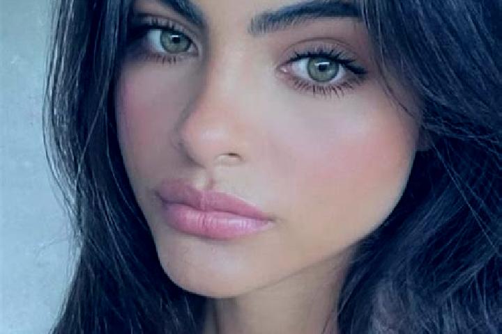 Ella, 36, a brunette dark-eyed middle eastern companion based in Utama Wetan. Offering Couples, Roleplay, 69, Erotic Massage. Available for incall and outcal...