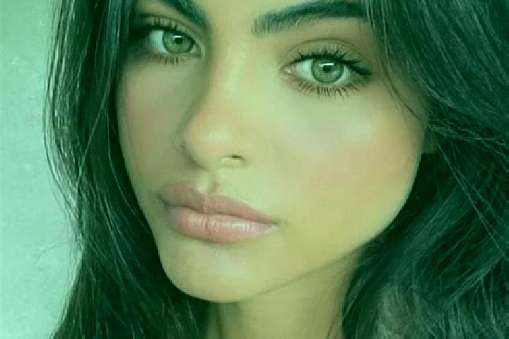 Ella, 36, a brunette green-eyed slavic companion based in Fjellfoten. Offering A-Level, BDSM. Available for incall and outcall, overnight bookings available.