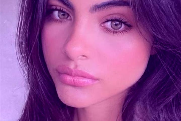 Ella, 36, a brunette green-eyed slavic companion based in Padria. Offering Tantra, Deep French Kissing, Dinner Date, BDSM. Available for incall and outcall, ...