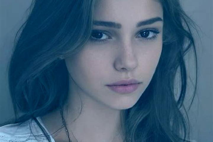 Ella, 36, a brunette grey-eyed slavic companion based in Malureni. Offering Couples, Domination, Fetish, Deep French Kissing, Party Girl. Available for incal...
