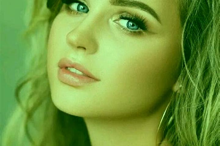 Ella, 36, a dark blonde blue-eyed slavic companion based in Sao Pedro. Offering Couples, Girlfriend Experience, Deep French Kissing, Massage. Available for i...