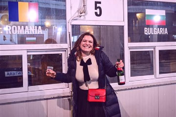 Ella, 36 — Escort in Bradulet, Romania