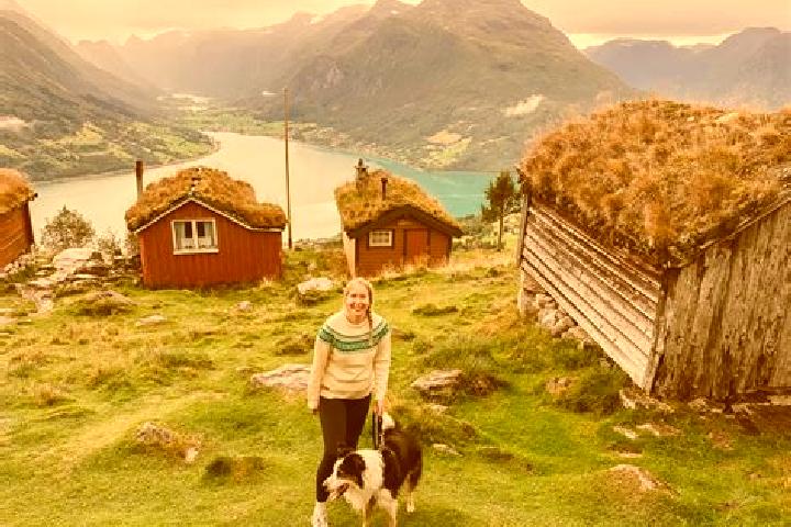 Ella, 36 — Escort in Fossby, Norway