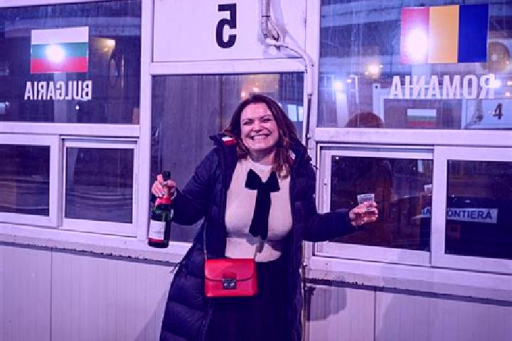 Ella, 36 — Escort in Muncelu, Romania
