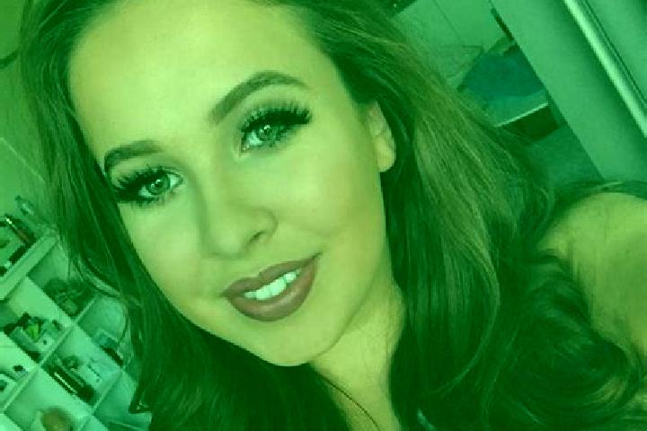 Ella, 37, a auburn amber-eyed caribbean companion based in Karala. Offering Striptease, GFE, Deep French Kissing, Dinner Date. Available for incall and outca...