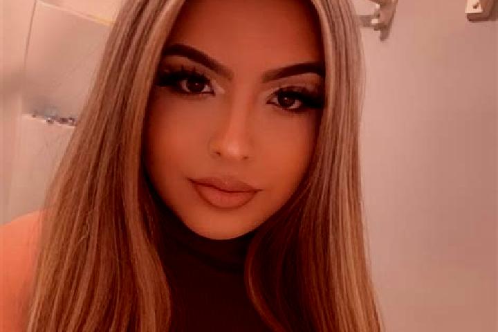 Ella, 37, a blonde amber-eyed latina companion based in Reshi. Offering Party Girl, Erotic Massage, Duos, Striptease. Available for incall and outcall, overn...