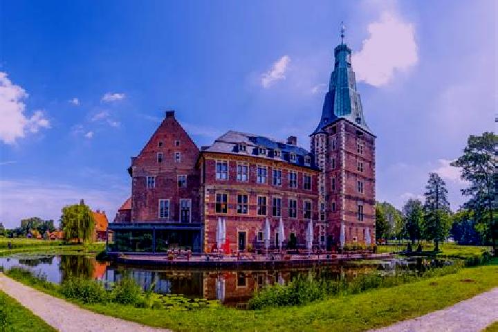 Ella, 37 — Escort in Hellenthal, Germany