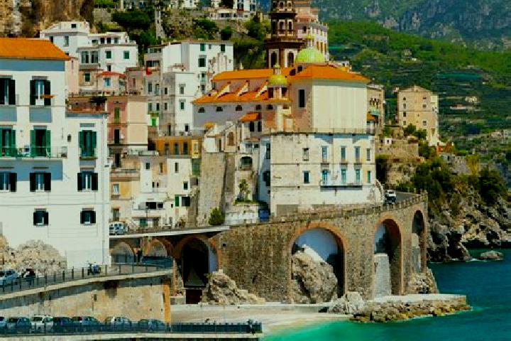 Ella, 37 — Escort in Lauregno, Italy