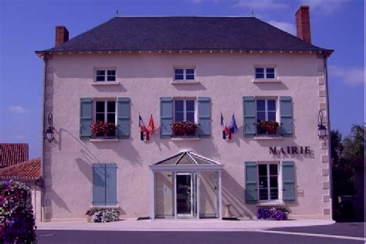 Ella, 37 — Escort in Le Vigeant, France