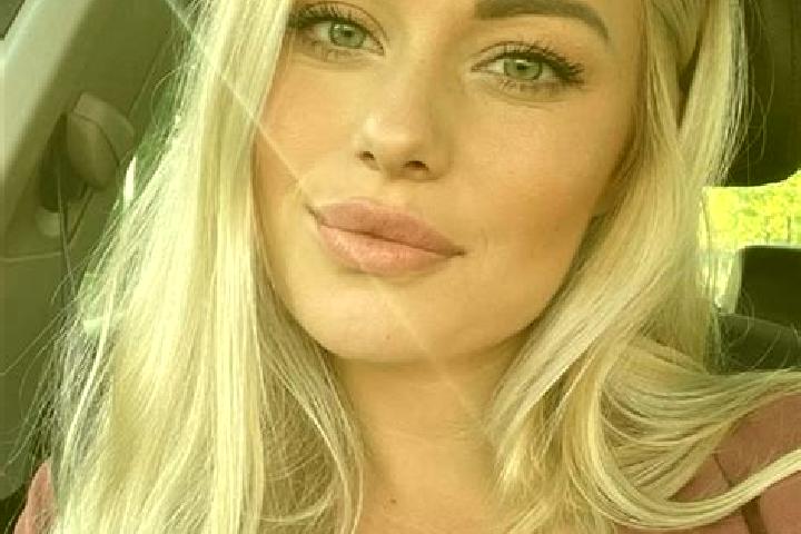 Ella, 38, a blonde hazel-eyed indian companion based in La Paz Valley. Offering Striptease, Massage. Available for incall and outcall, overnight bookings ava...