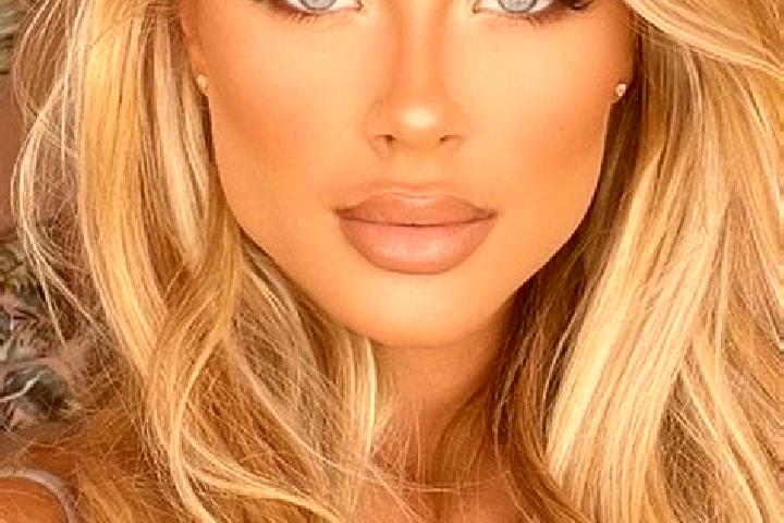 Ella, 38, a blonde hazel-eyed latina companion based in Varca. Offering Tantra, GFE, Massage. Available for incall and outcall, day and evening dates.
