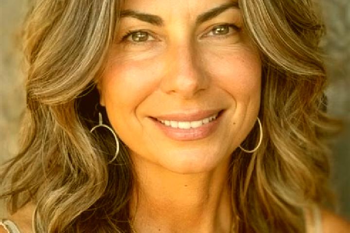 Ella, 38, a brunette grey-eyed latina companion based in Mobo. Offering Dinner Date, Striptease, Couples. Available for incall and outcall, day and evening d...