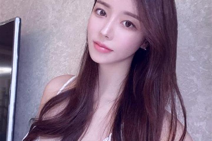 Ella, 38 — Escort in Almazna, Ukraine