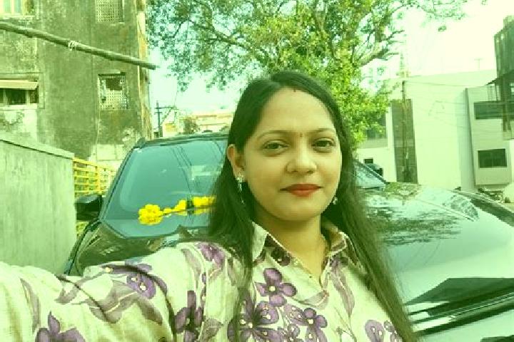 Ella, 38 — Escort in Chikhli, India