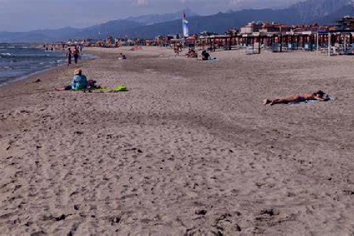 Ella, 38 — Escort in Corsanico-Bargecchia, Italy