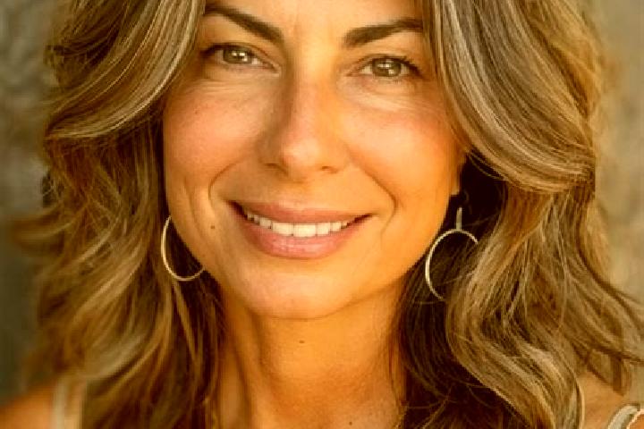 Ella, 39, a brunette grey-eyed latina companion based in Souillac. Offering 69, Couples, Duos. Available for incall and outcall, day and evening dates.
