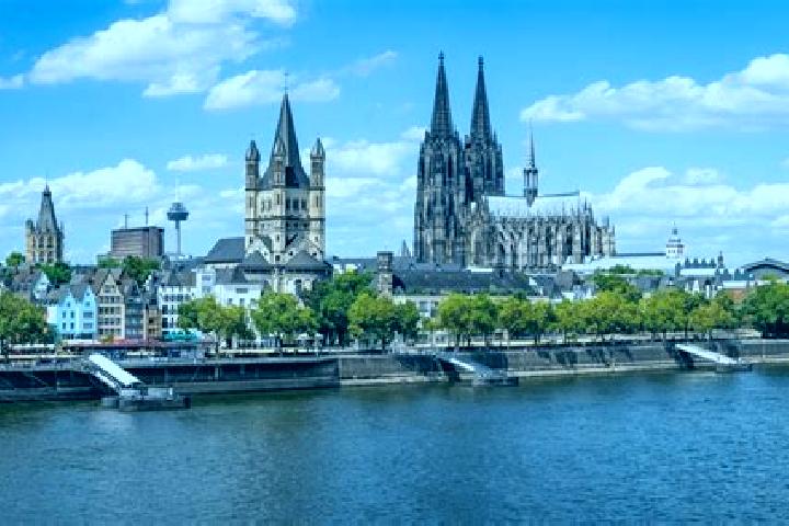 Ella, 39 — Escort in Kolln-Reisiek, Germany