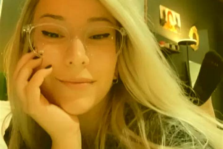 Ellie, 20, a blonde amber-eyed mixed companion based in Potts Hill. Offering Massage, Girlfriend Experience, Erotic Massage, CIM. Available for incall and ou...