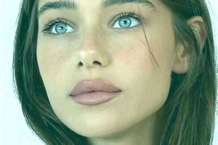 Ellie, 20, a brunette amber-eyed slavic companion based in Halenkovice. Offering Dinner Date, OWO, Duos. Available for incall and outcall, day and evening da...