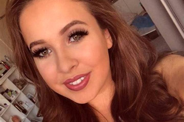 Ellie, 20, a brunette grey-eyed mixed companion based in Assuikro. Offering Striptease, Travel Companion, 69, A-Level, BDSM. Available for incall and outcall...