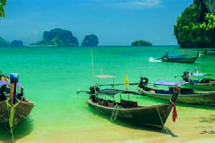 Ellie, 20 — Escort in Mae Tha, Thailand