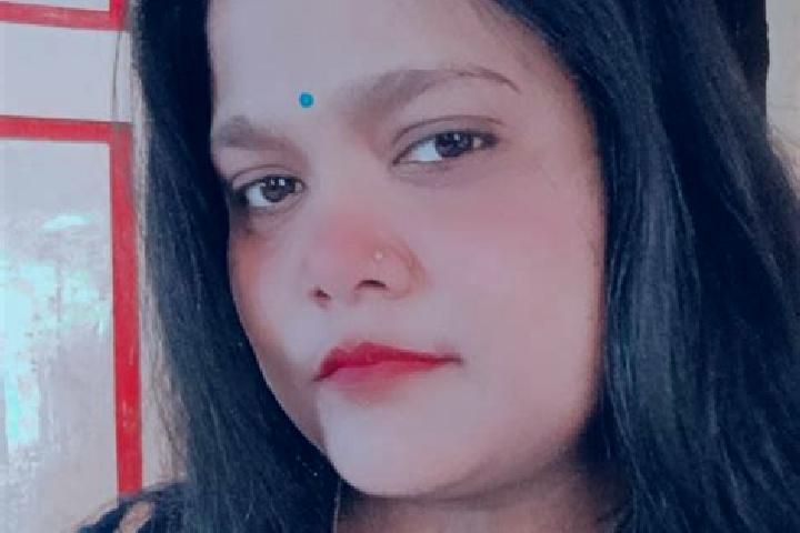 Ellie, 20 — Escort in Siddhapur, India