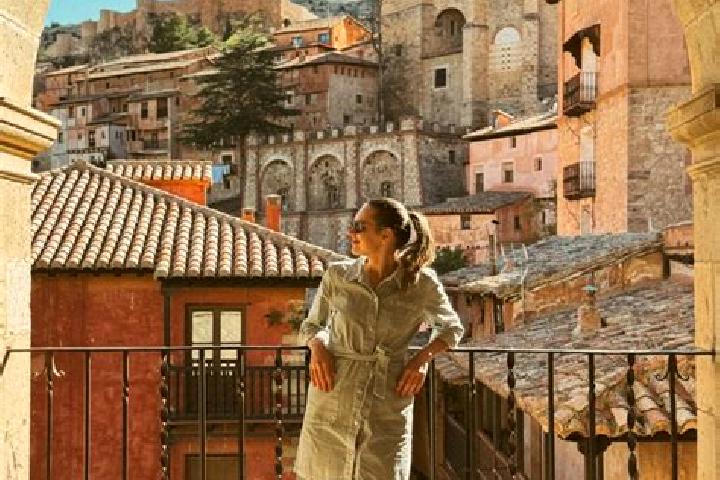 Ellie, 20 — Escort in Torres de Albarracin, Spain