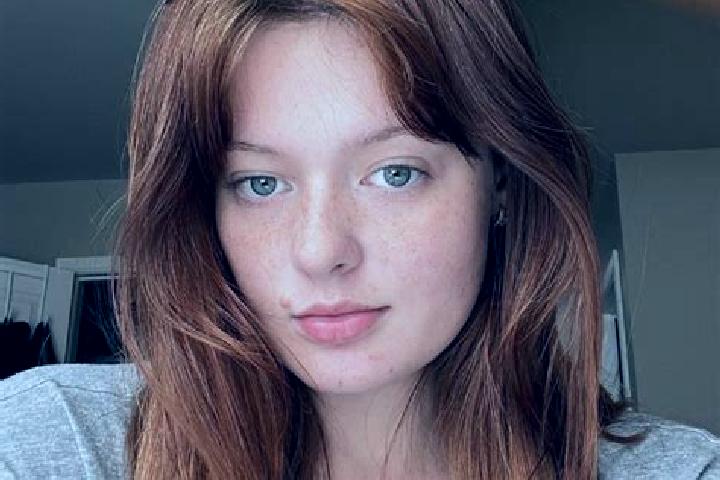 Ellie, 21, a auburn amber-eyed indian companion based in Malakpur. Offering Girlfriend Experience, Party Girl, OWO. Available for incall and outcall, day and...