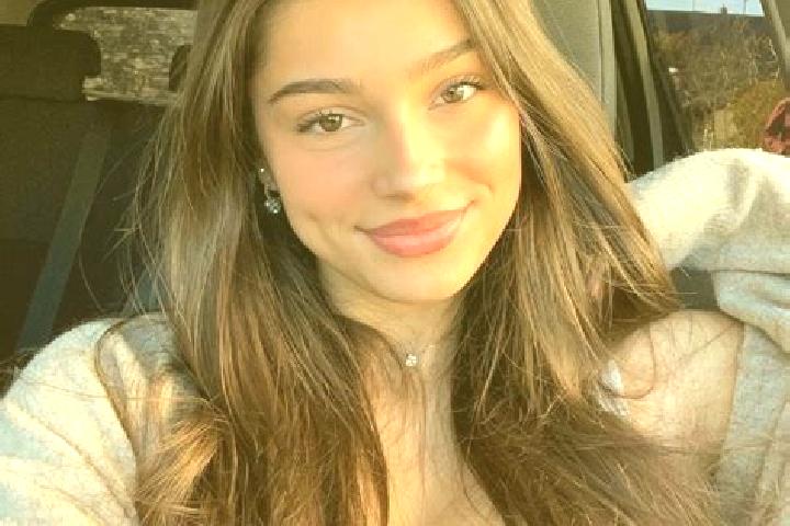 Ellie, 21, a brunette amber-eyed mixed companion based in Kleinwolkersdorf. Offering Dinner Date, A-Level, Overnight, Party Girl. Available for incall and ou...