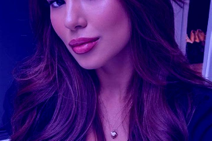 Ellie, 21, a chestnut brown-eyed latina companion based in Hosangadi. Offering Couples, BDSM, Deep French Kissing, Erotic Massage. Available for incall and o...