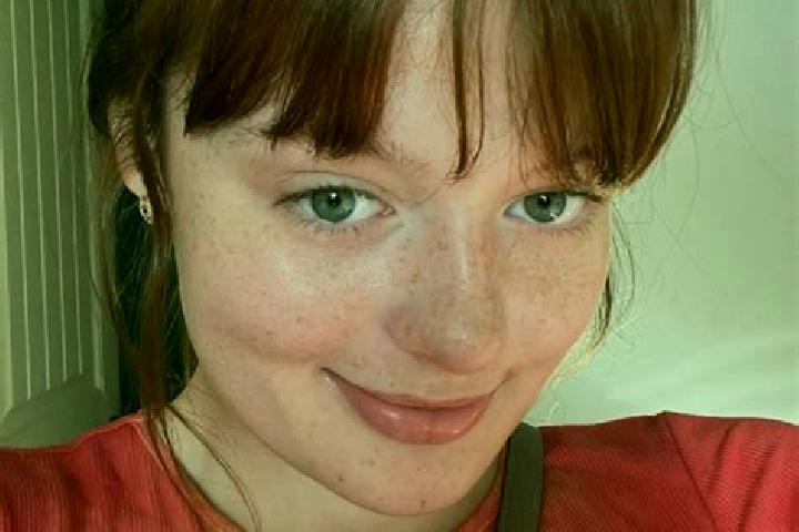Ellie, 21, a red brown-eyed caucasian companion based in Dale. Offering Striptease, Dinner Date, BDSM. Available for incall and outcall, day and evening dates.