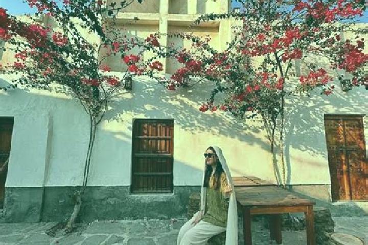 Ellie, 21 — Escort in Bandar-e Kong, Iran