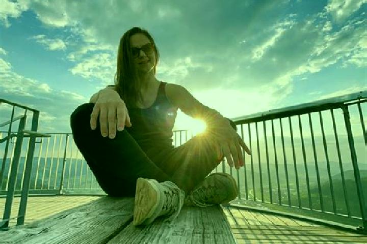 Ellie, 21 — Escort in Buhl, France