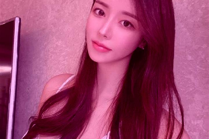 Ellie, 21 — Escort in Cuozhou, China