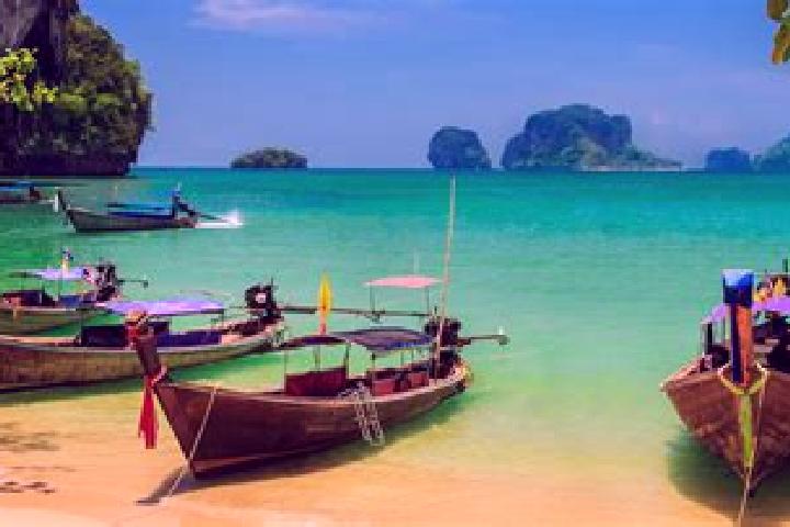 Ellie, 21 — Escort in Lom Kao, Thailand