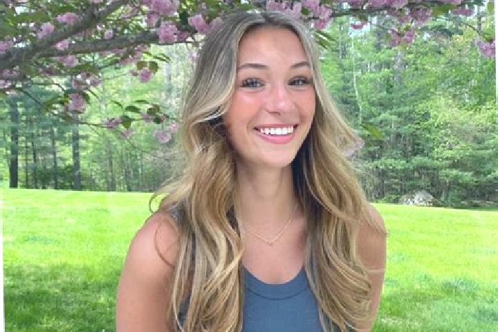 Ellie, 21 — Escort in North Lewisburg, United States