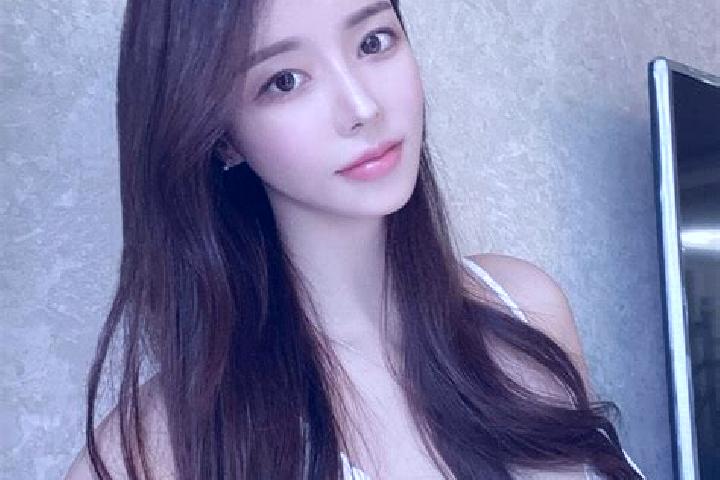 Ellie, 21 — Escort in Shangchewan, China