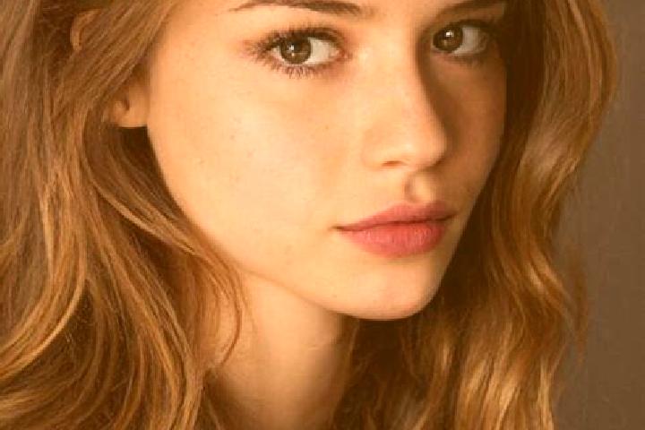 Ellie, 22, a auburn hazel-eyed mediterranean companion based in Miyaly. Offering Prostate Massage, Erotic Massage, BDSM, A-Level. Available for incall and ou...