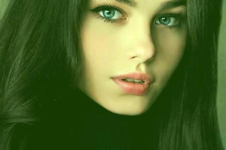 Ellie, 22, a black grey-eyed slavic companion based in Lebak. Offering 69, Fetish. Available for incall and outcall, day and evening dates.