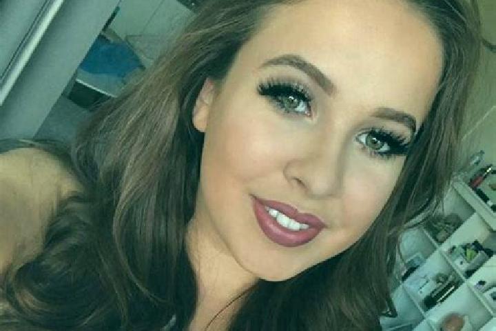 Ellie, 22, a dark blonde amber-eyed mediterranean companion based in Namileh. Offering A-Level, Deep French Kissing, Domination, CIM, GFE. Available for inca...