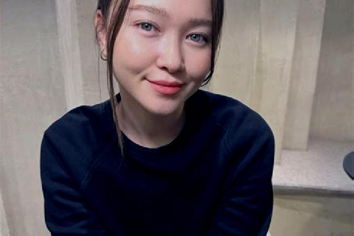 Ellie, 22, a dark blonde blue-eyed asian companion based in Alparea. Offering Dinner Date, Domination, Massage, Girlfriend Experience, 69. Available for inca...