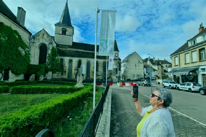 Ellie, 22 — Escort in Chatillon-sur-Colmont, France