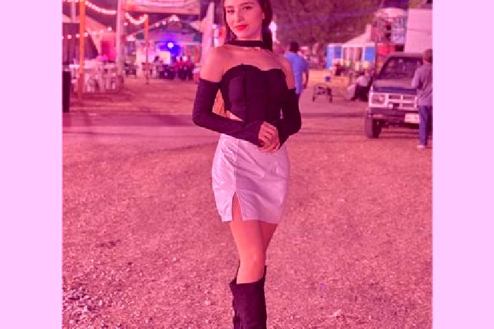 Ellie, 22 — Escort in Comalcalco, Mexico