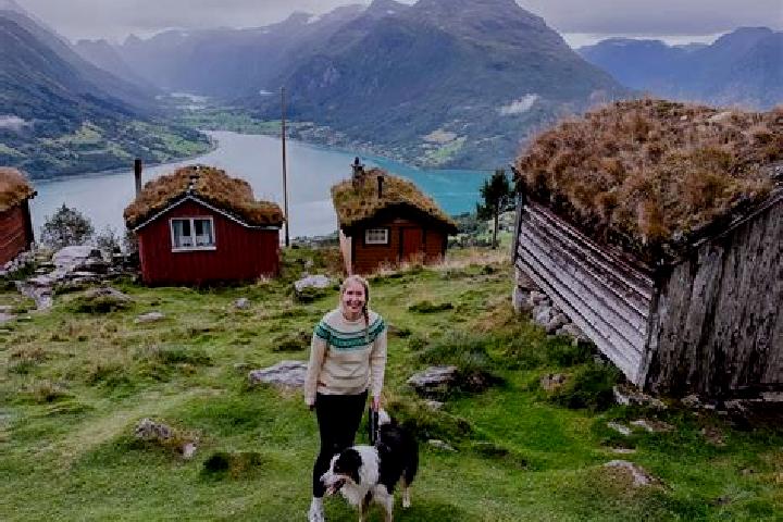 Ellie, 22 — Escort in Frydenberg, Norway