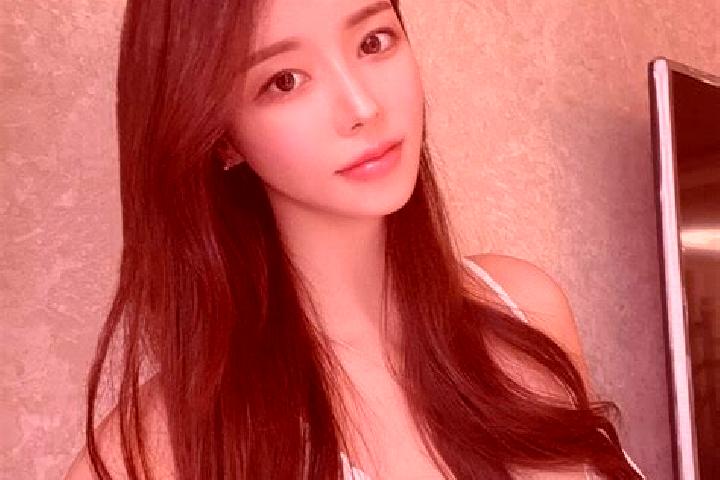Ellie, 22 — Escort in Huanxi, China