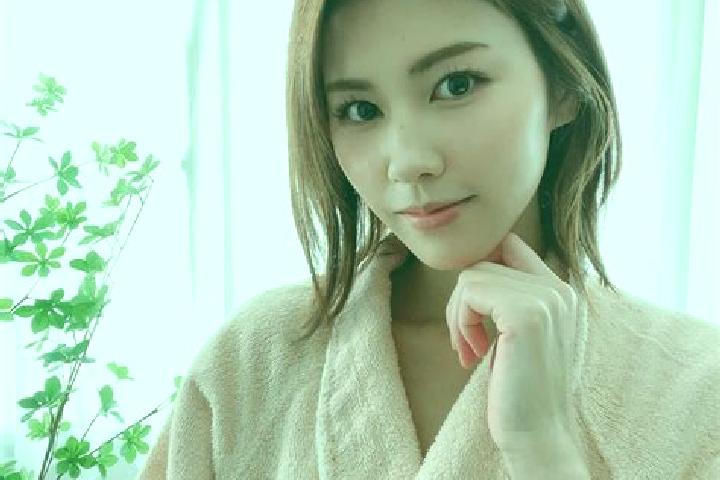 Ellie, 22 — Escort in Mino, Japan