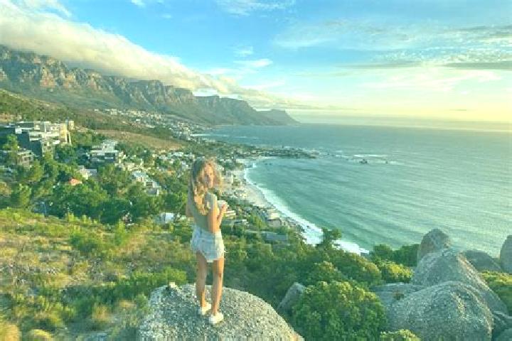 Ellie, 22 — Escort in Montagarro, Cape Verde