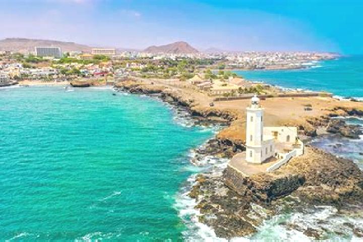 Ellie, 22 — Escort in Palmarejo, Cape Verde