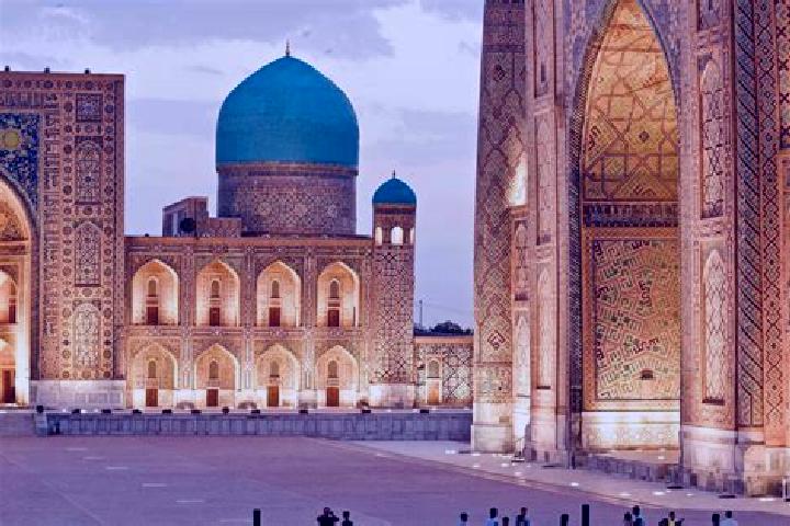 Ellie, 22 — Escort in Romitan Shahri, Uzbekistan
